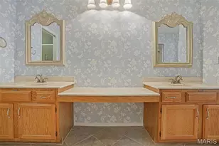 1928 Baxter Ridge Dr, Chesterfield, MO 63017 - Photo 13