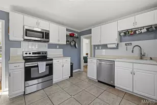 9233 Southview Ln, Saint Louis, MO 63123 - Photo 11
