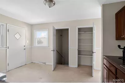 10058 Jeffrey Drive, Saint Louis, MO 63137 - Photo 11