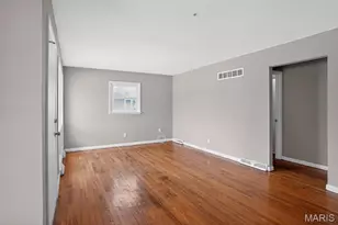 10058 Jeffrey Dr, Saint Louis, MO 63137 - Photo 17