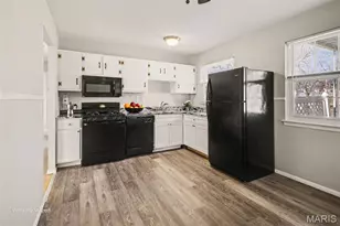 5319 Ville Angela Ln, Hazelwood, MO 63042 - Photo 17