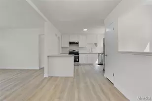 8210 Marvale Ln, Saint Louis, MO 63123 - Photo 13