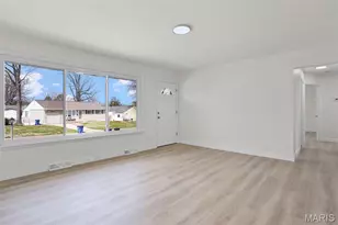 8210 Marvale Ln, Saint Louis, MO 63123 - Photo 7