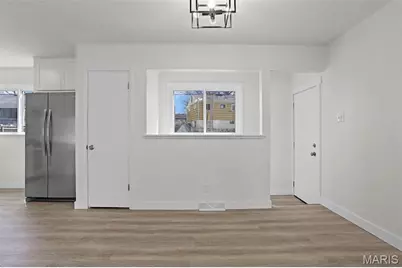 8210 Marvale Lane, Saint Louis, MO 63123 - Photo 9