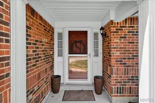 1045 Woodlake Village Dr, Chesterfield, MO 63141 - Photo 3