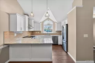 1045 Woodlake Village Dr, Chesterfield, MO 63141 - Photo 7