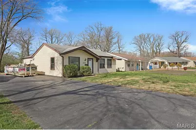 12245 Bennington Place, Maryland Heights, MO 63043 - Photo 3