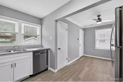 8576 Kathlyn Drive, Saint Louis, MO 63134 - Photo 9