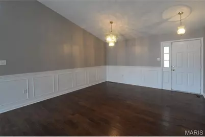 11478 Pineview Crossing Drive, Maryland Heights, MO 63043 - Photo 9