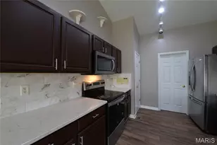 11478 Pineview Crossing Dr, Maryland Heights, MO 63043 - Photo 17