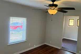 426 Bluff Dr, Saint Louis, MO 63137 - Photo 3