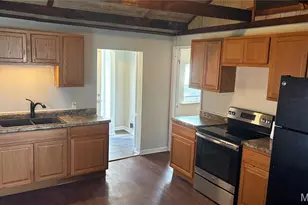 426 Bluff Dr, Saint Louis, MO 63137 - Photo 9