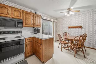 11863 Charlemagne Dr, Maryland Heights, MO 63043 - Photo 11