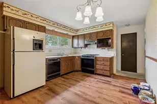 465 Falcon Dr, Florissant, MO 63031 - Photo 9