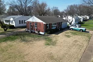 210 St Florent Ln, Florissant, MO 63031 - Photo 5