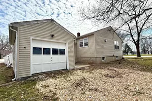 559 W Bell St, Montgomery City, MO 63361 - Photo 5