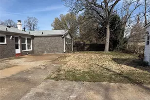 2910 Wellington Dr, Florissant, MO 63033 - Photo 17