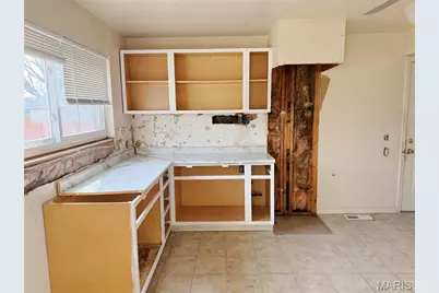 2910 Wellington Drive, Florissant, MO 63033 - Photo 7