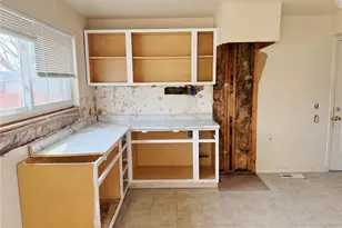 2910 Wellington Dr, Florissant, MO 63033 - Photo 7