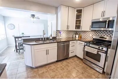 546 Linwood Boulevard, Kirkwood, MO 63122 - Photo 3