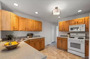 5023 Waringford Dr, Unincorporated, MO 63128 - Photo 7