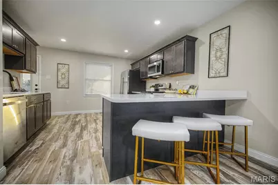 12128 Fleetwood Place, Maryland Heights, MO 63043 - Photo 5