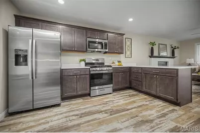 12128 Fleetwood Place, Maryland Heights, MO 63043 - Photo 7