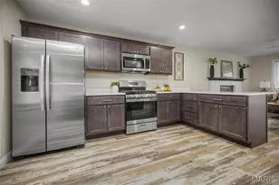 12128 Fleetwood Pl, Maryland Heights, MO 63043 - Photo 7