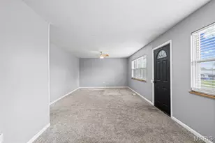 2400 Bluegrass Ln, Florissant, MO 63033 - Photo 11