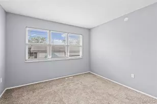 2400 Bluegrass Ln, Florissant, MO 63033 - Photo 17