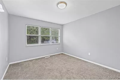 2400 Bluegrass Lane, Florissant, MO 63033 - Photo 21