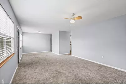 2400 Bluegrass Lane, Florissant, MO 63033 - Photo 9