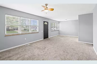 2400 Bluegrass Lane, Florissant, MO 63033 - Photo 7