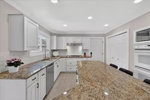 16025 Hunters Way Dr, Chesterfield, MO 63017 - Photo 19