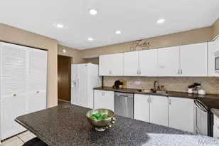 1627 Preston Park Ln, Saint Louis, MO 63146 - Photo 29