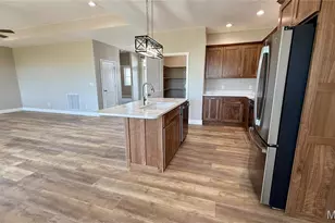 205 E Larkspur Ct, Hannibal, MO 63401 - Photo 7