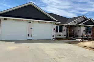205 E Larkspur Ct, Hannibal, MO 63401 - Photo 1