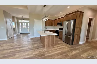 205 E Larkspur Ct, Hannibal, MO 63401 - Photo 3