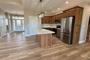 205 E Larkspur Ct, Hannibal, MO 63401 - Photo 3