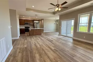 205 E Larkspur Ct, Hannibal, MO 63401 - Photo 5