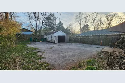 2350 Chambers Road, Saint Louis, MO 63136 - Photo 3