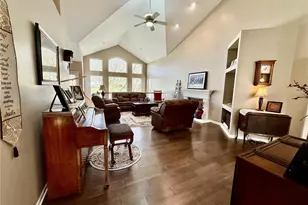 818 Summit Glen Ct, Fenton, MO 63026 - Photo 3