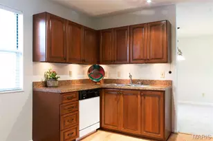 9071 Wrenwood Ln, Brentwood, MO 63144 - Photo 5