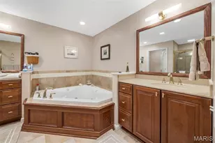 13172 Greenbough Dr, Saint Louis, MO 63146 - Photo 25