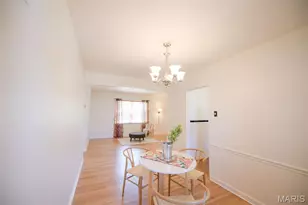 5876 Sunshine Dr, Saint Louis, MO 63109 - Photo 5