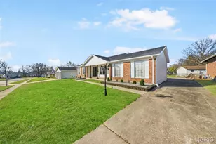 1323 Woodpath Dr, Florissant, MO 63031 - Photo 3