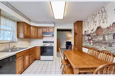 615 Central Parkway, Florissant, MO 63031 - Photo 9