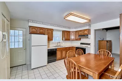 615 Central Parkway, Florissant, MO 63031 - Photo 7