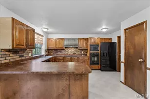 7127 Honey Ln, Saint Louis, MO 63129 - Photo 9