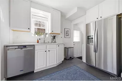 7049 Pershing Avenue, University City, MO 63130 - Photo 15